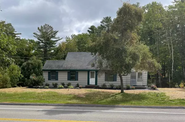 77 Middle RD, Falmouth, ME 04105