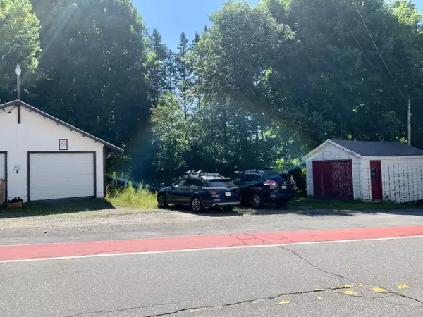 Topsham, ME 04086,11 Elm ST