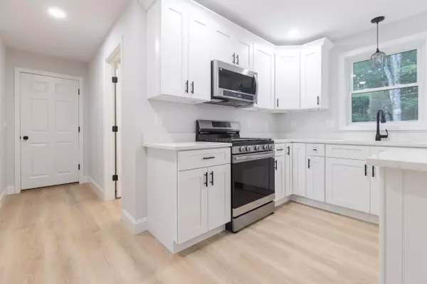 Sanford, ME 04073,44 Redwood LN