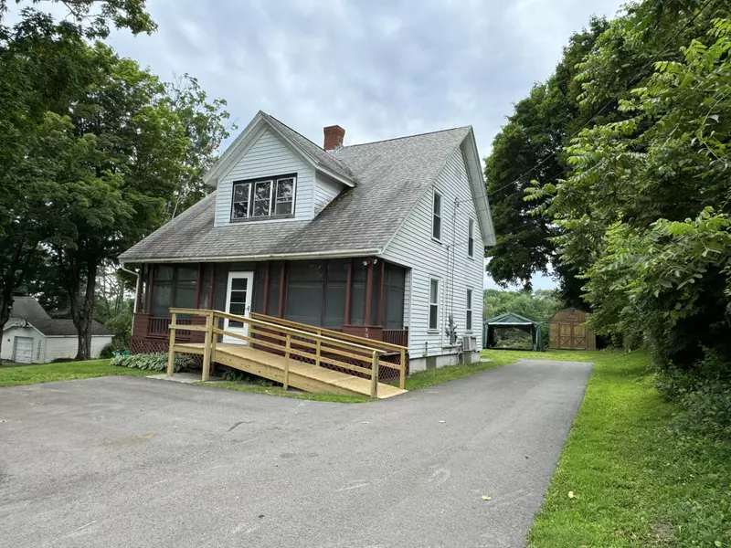 19 School ST, Dexter, ME 04930