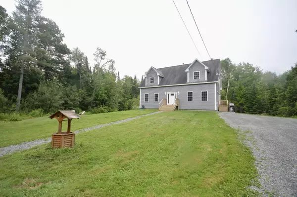 Saint Albans, ME 04971,369 Nokomis RD