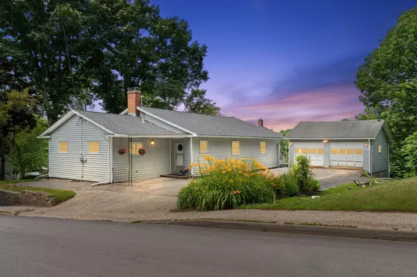 6 Ridge RD, Bowdoinham, ME 04008