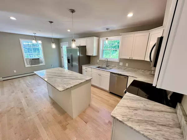 Raymond, ME 04071,95 Rolling Brook RD