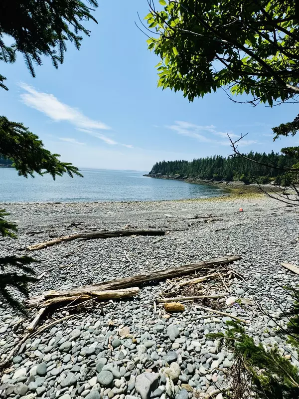 Roque Bluffs, ME 04654,21 Lightkeepers LN