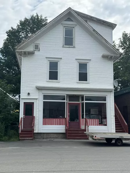 9 Commercial ST, Hartland, ME 04943