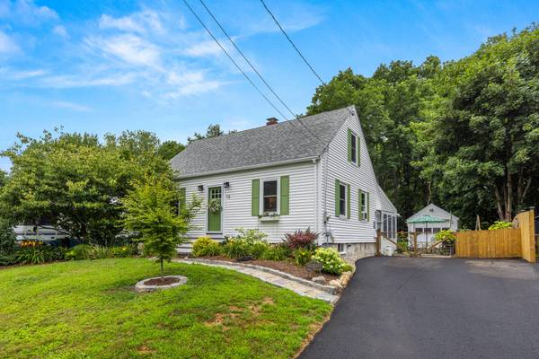 12 Parent ST, South Berwick, ME 03908