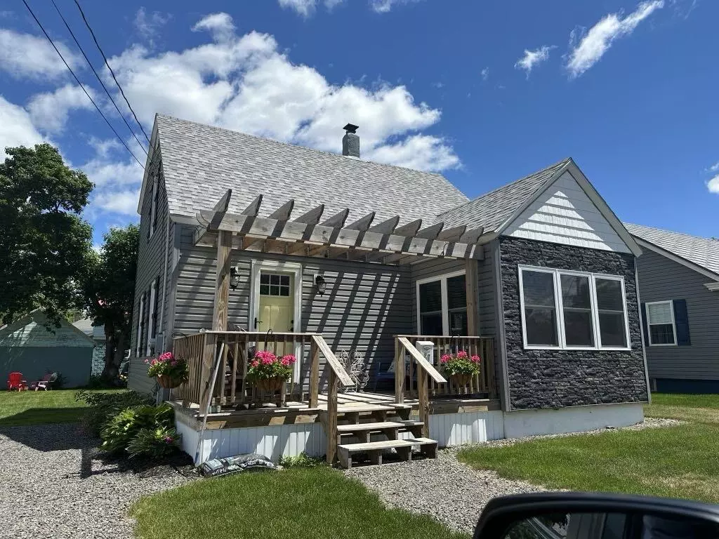 Millinocket, ME 04462,27 Maple ST