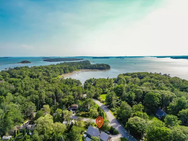 Freeport, ME 04032,245 Lower Flying Point RD