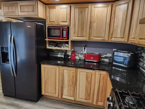 Searsport, ME 04974,19 Resh RD