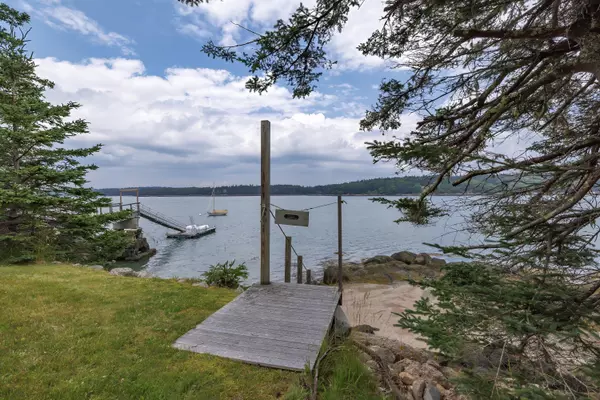 Stonington, ME 04681,49 Oak Hill LN
