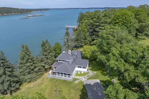 49 Oak Hill LN, Stonington, ME 04681