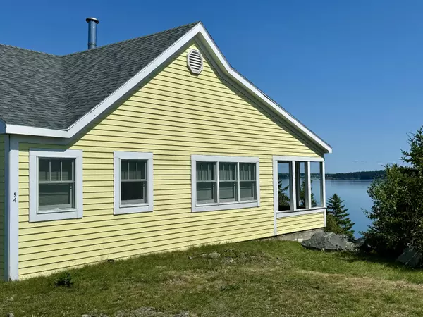 Lubec, ME 04652,54 Diamond Point RD