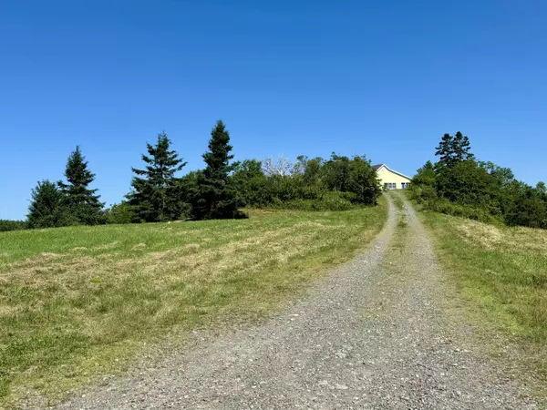 Lubec, ME 04652,54 Diamond Point RD