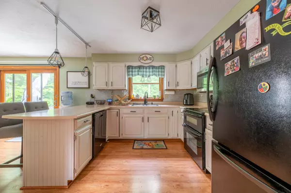 Sidney, ME 04330,3402 Middle RD