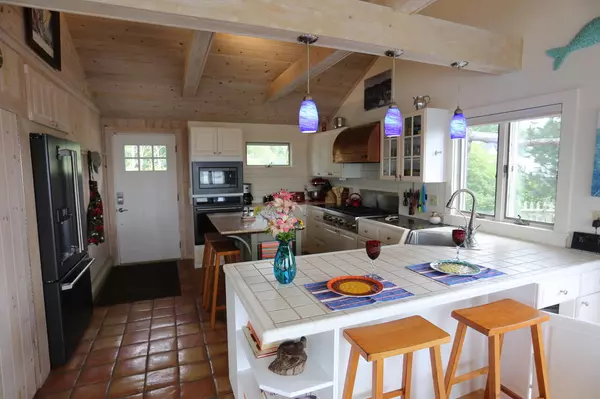 Tremont, ME 04653,27 Shore RD