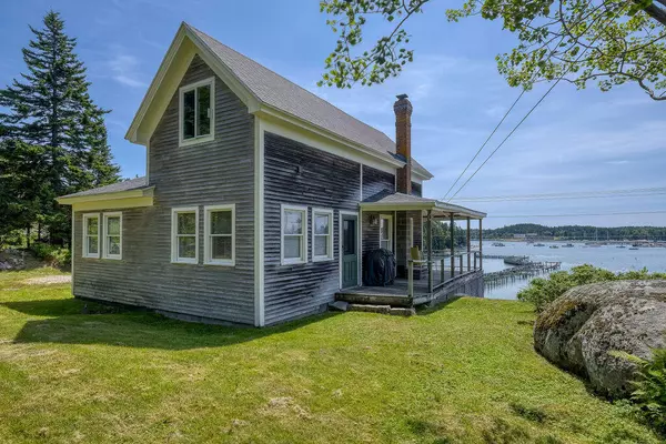 83 Green Head RD, Stonington, ME 04681