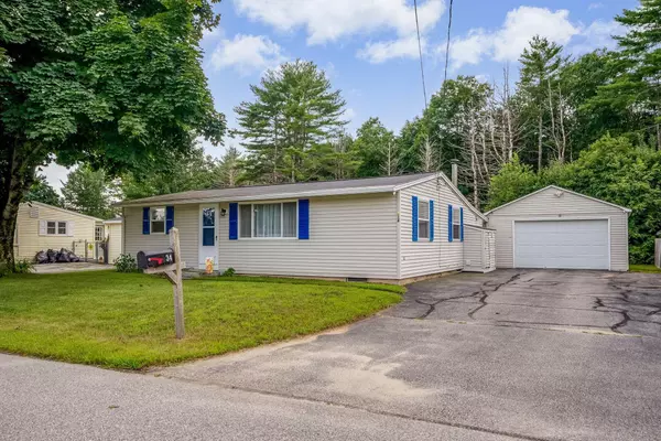 34 Heath LN, Auburn, ME 04210