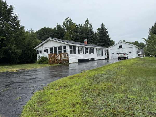 39 Kelly LN, Millinocket, ME 04462