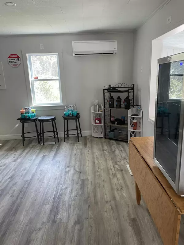 Topsham, ME 04086,433 Lewiston RD