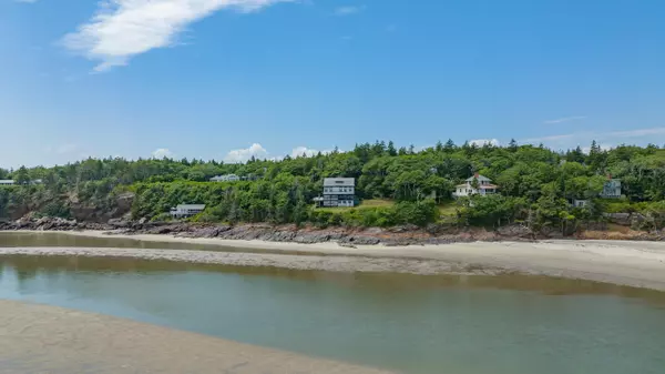 Phippsburg, ME 04562,84 Club RD