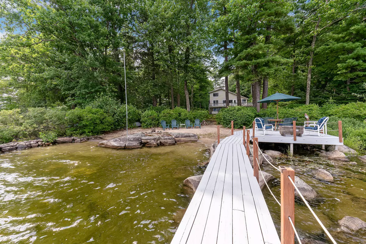 Raymond, ME 04071,7 Papoose Island RD