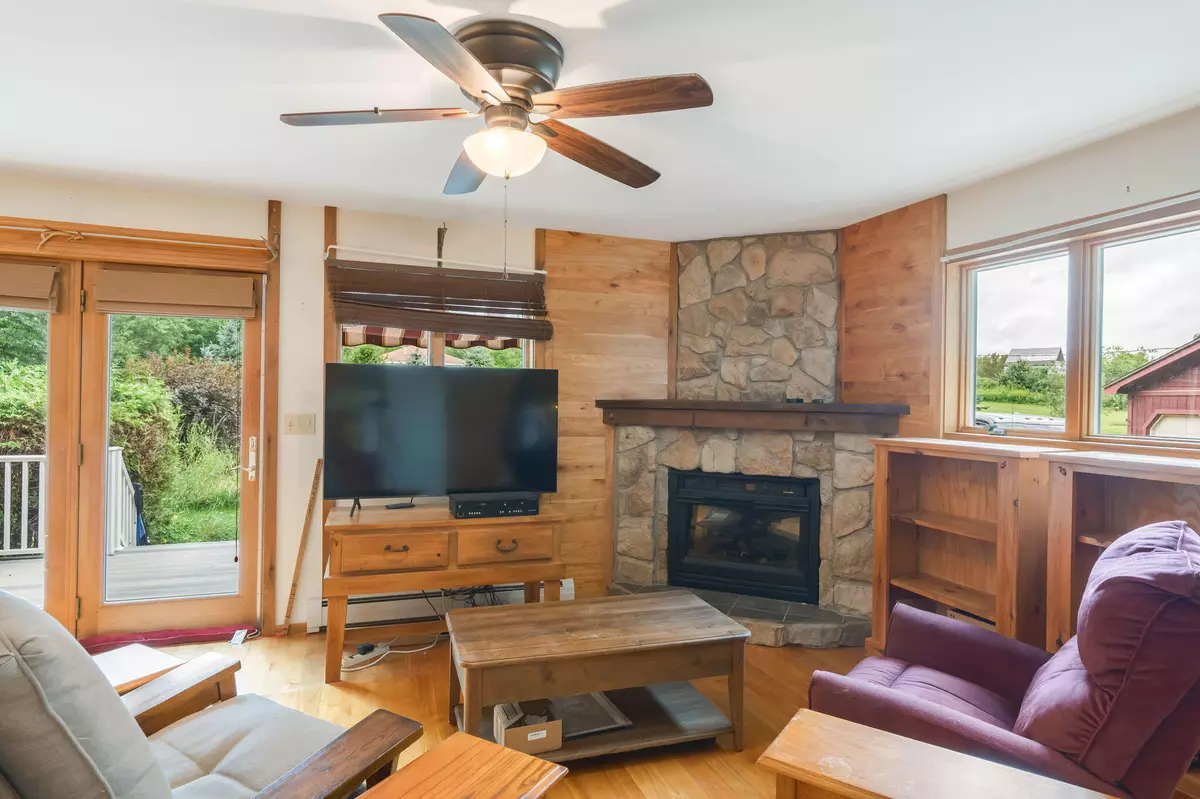 Warren, ME 04864,453 Wottons Mill RD