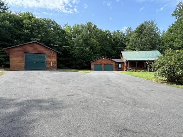 7 Autumn LN, Livermore, ME 04253