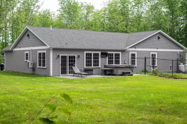 Hermon, ME 04401,62 Alard DR