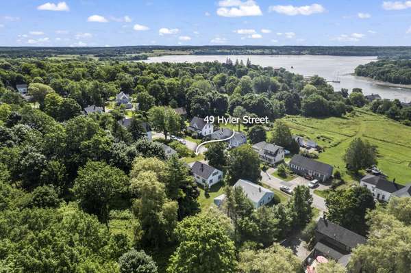49 Hyler ST, Thomaston, ME 04861