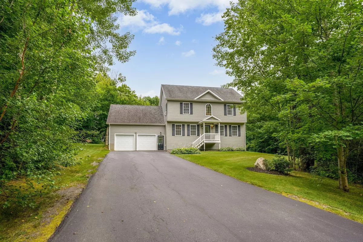 Sidney, ME 04330,8 Johns WAY