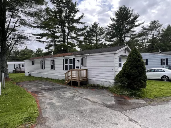 17 Victoria DR, Waterville, ME 04901
