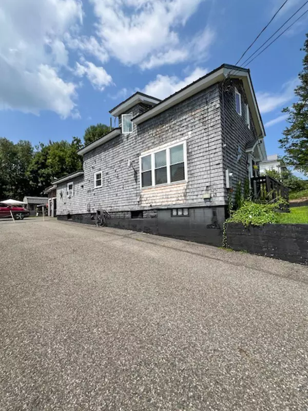 Millinocket, ME 04462,74 East TER