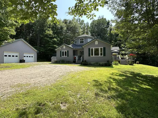 24 Aylward DR, Lincoln, ME 04457