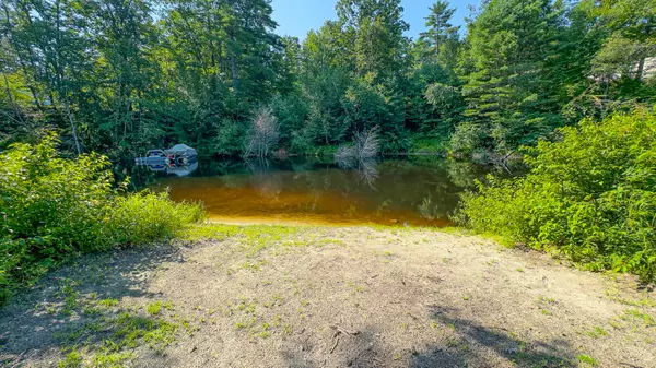 Naples, ME 04055,24 Hummingbird LN