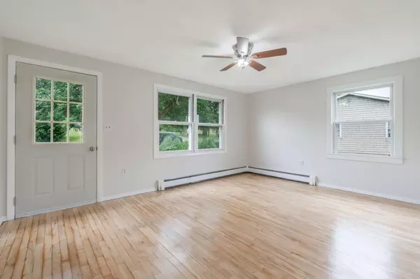 Thomaston, ME 04861,25 Sunset ST