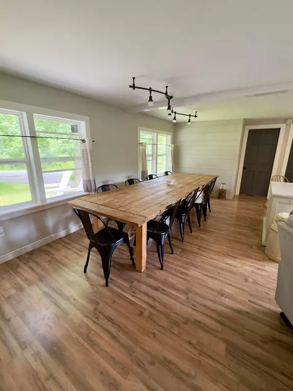 Hope, ME 04847,760 Camden RD