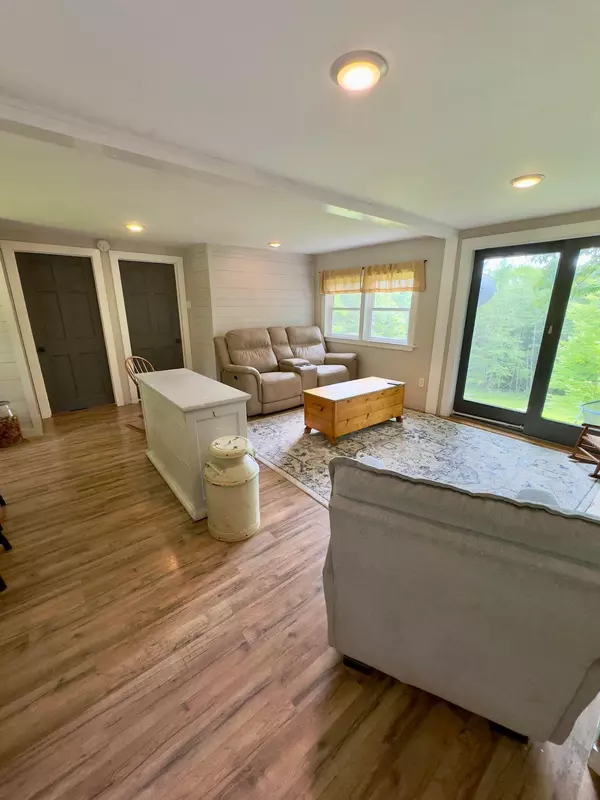 Hope, ME 04847,760 Camden RD