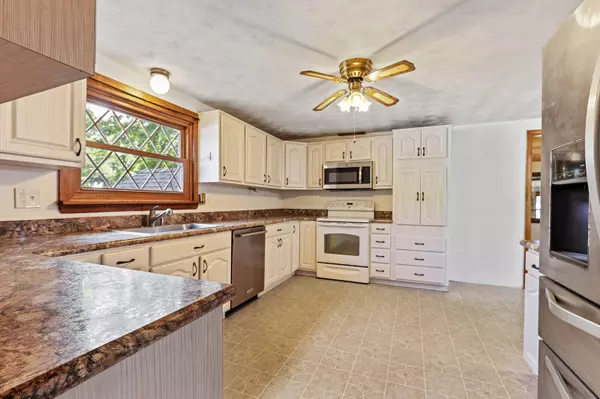 Vassalboro, ME 04989,2144 Riverside DR