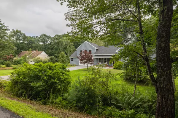 Topsham, ME 04086,5 Lovers LN