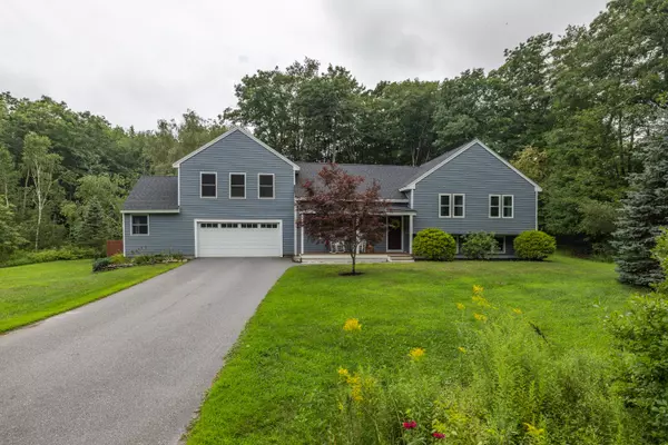 5 Lovers LN, Topsham, ME 04086
