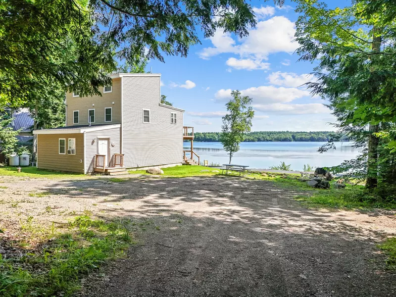 8 Hidden DR, Newport, ME 04953