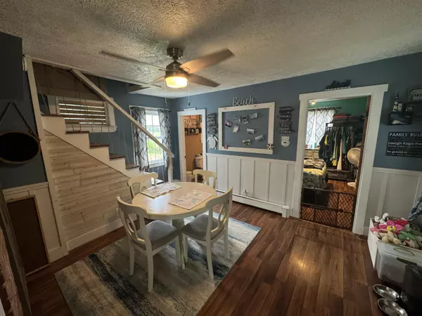 Wales, ME 04280,822 Gardiner RD