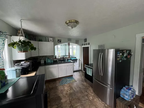 Wales, ME 04280,822 Gardiner RD