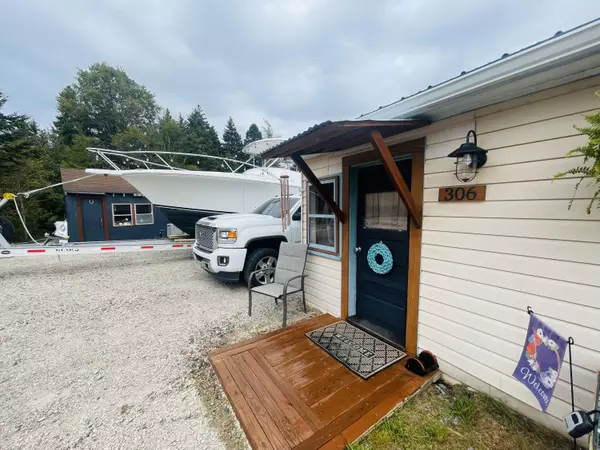 Swans Island, ME 04685,306 Minturn RD