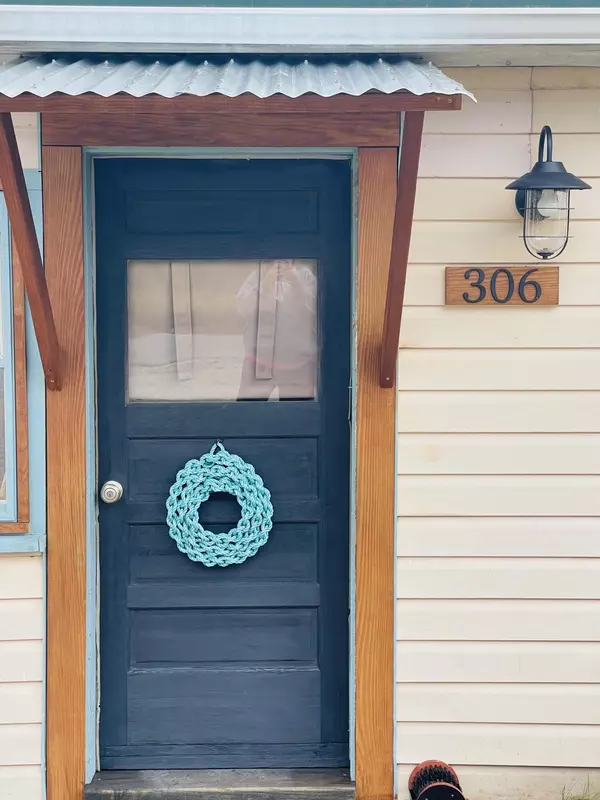 Swans Island, ME 04685,306 Minturn RD