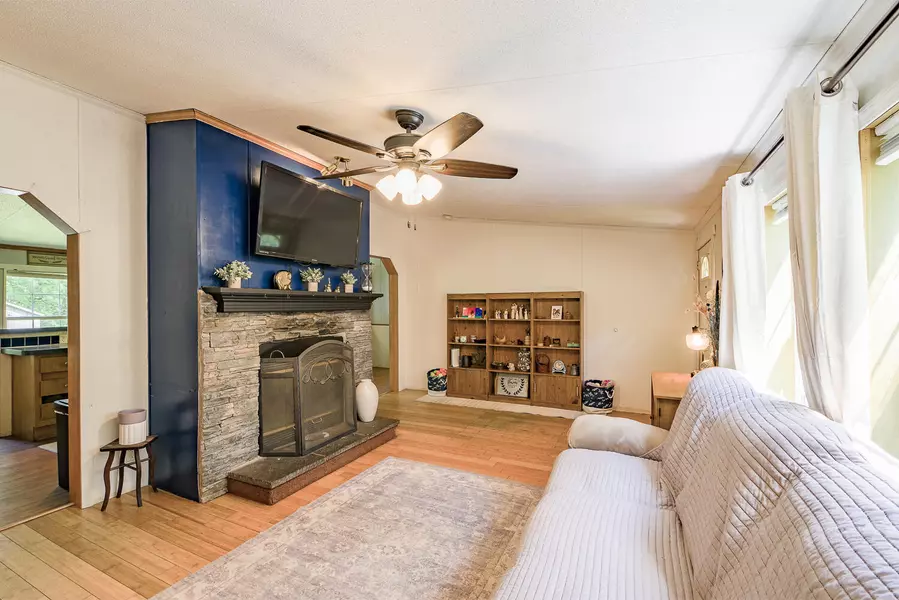 38 Warren AVE, Canaan, ME 04924