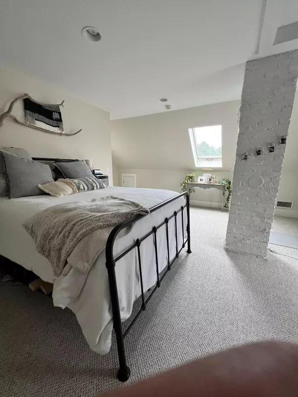 Freeport, ME 04032,194 Main ST