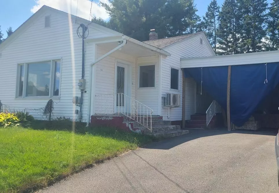 Madawaska, ME 04756,121 20th AVE
