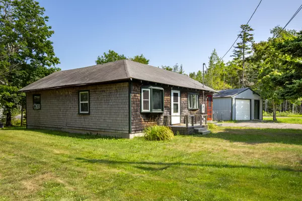 19 Upper Dunbar RD, Mount Desert, ME 04675