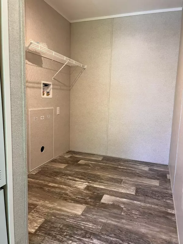 Waterville, ME 04901,82 Red Sox DR